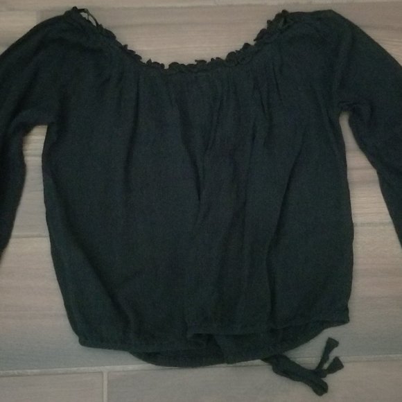 women's HOLLISTER off the shoulder TOP black EMBROIDERED FLOWERS size SMALL - Picture 3 of 8